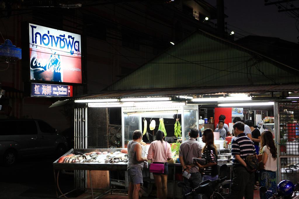 Meroom Phuket Bagian luar foto