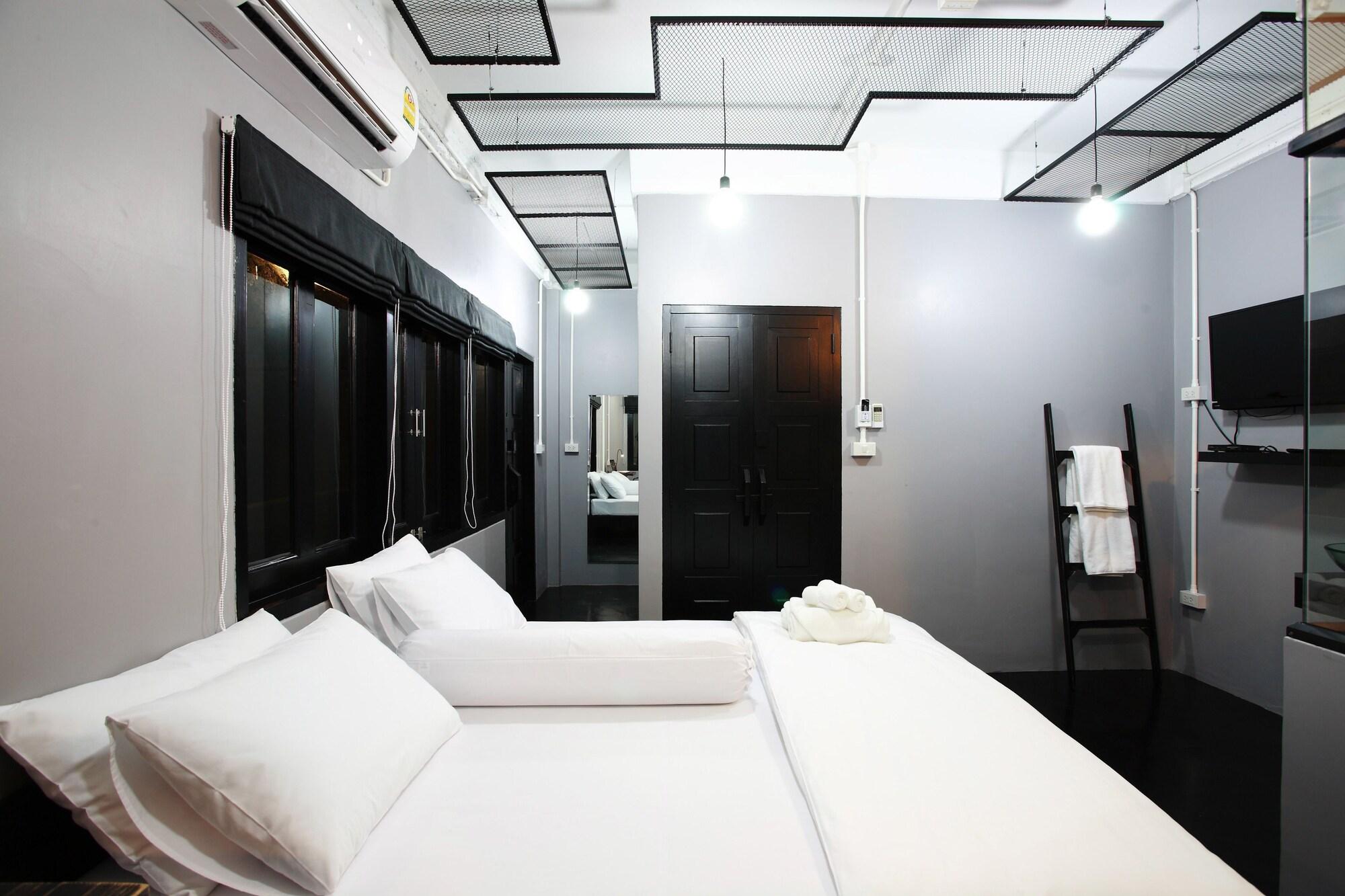 Meroom Phuket Bagian luar foto